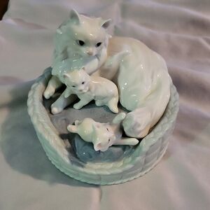 Lladro White Cat Family Figurine